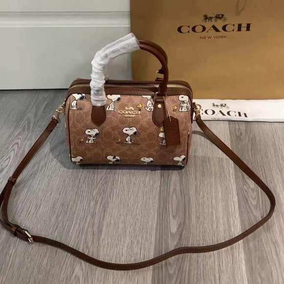 Coach Snoopy collaboration bag, size 25cm. - Picture 2 of 9